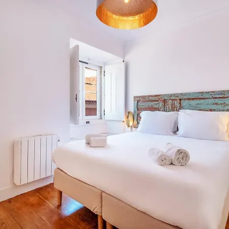 Guestready - Sunny And Chic Flat Fits 4 In Santos Lisbon