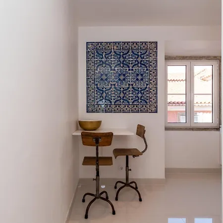 Guestready - Sunny And Chic Flat Fits 4 In Santos Lisbon